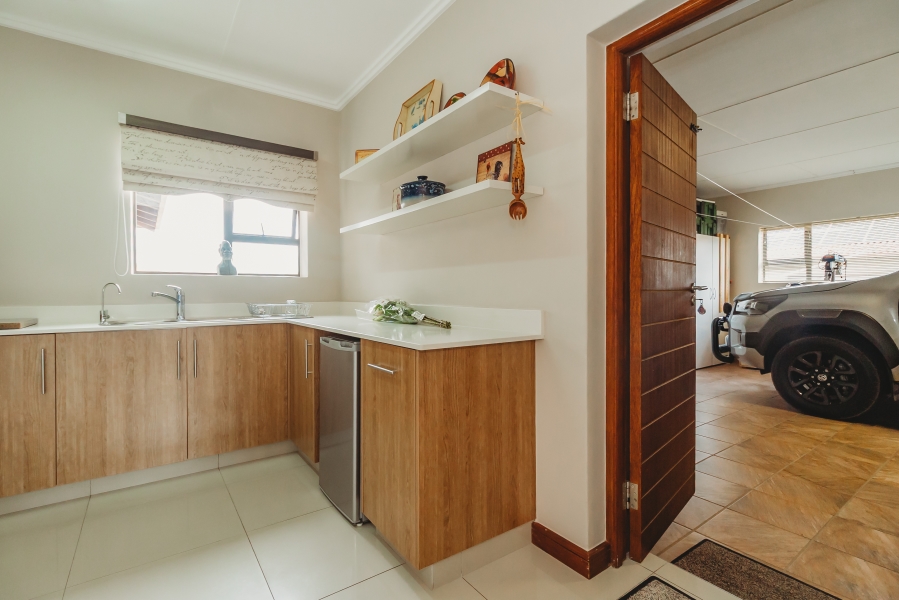 4 Bedroom Property for Sale in Earls Court Lifestyle Estate Western Cape
